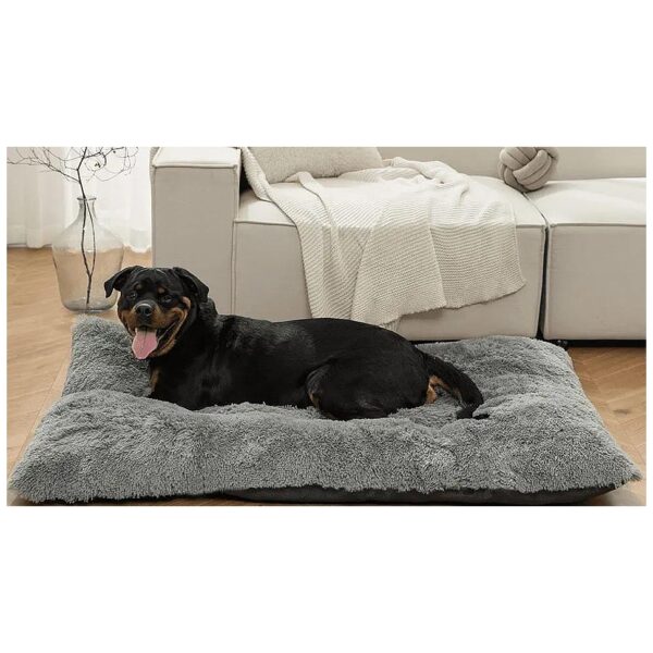 Soft and Cozy Large Dog Bed with Faux Fur and Polyester for Anti-Slip Design