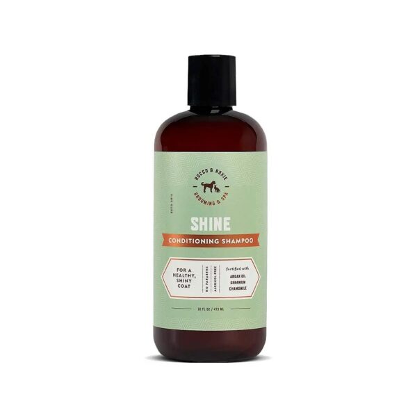 Soothing Shampoo for Itchy Dogs with Oatmeal and Geranium Extract for Relief