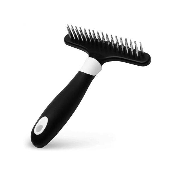 Undercoat Removal Made Simple with Ergonomic Pet Rake